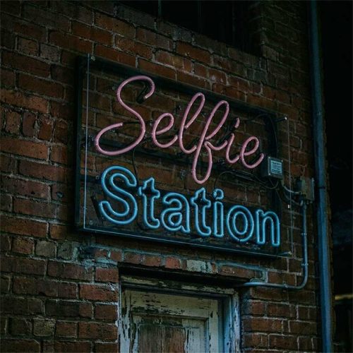 Selfie Station Neon Sign – LED Social Media Backdrop