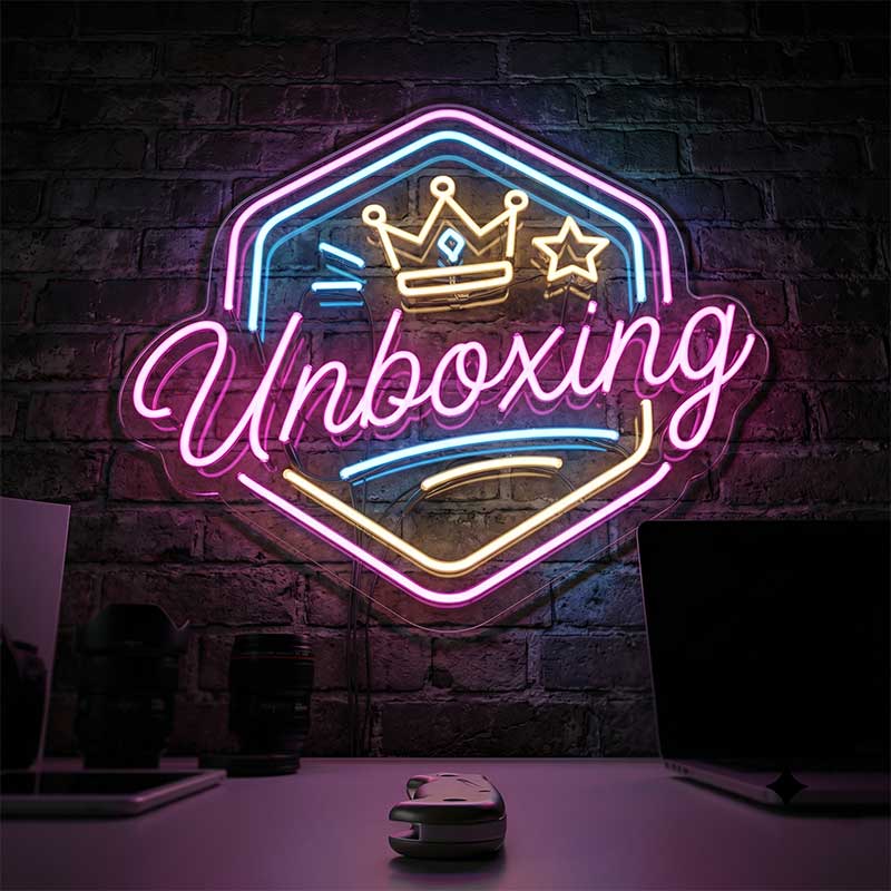 Unboxing – Unboxing Video Prop 3